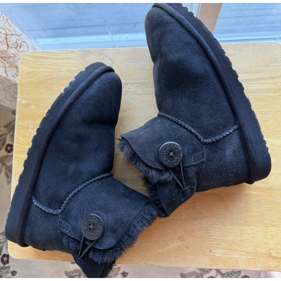 UGG Shoes - UGG Womens Mini Bailey Button II Black Winter Boots Comfy warm Sz-9